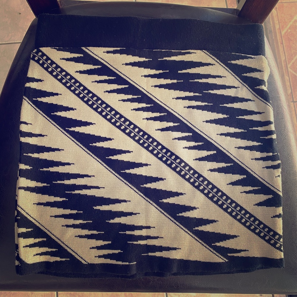 Geometric mini skirt